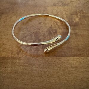 Elegant Gold Women's Bracelet